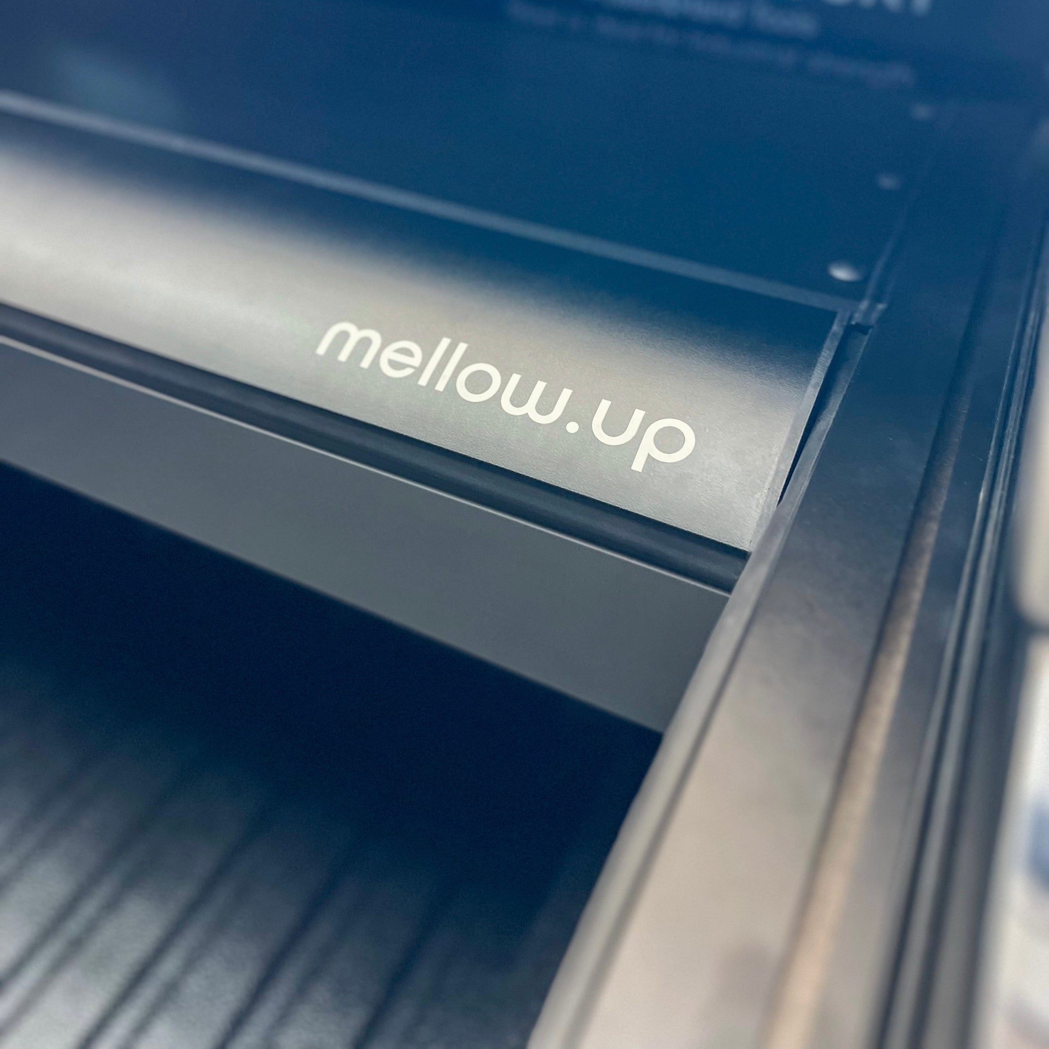 mellow.up】電動シャッター式トノカバー GSR専用設計/トライトン